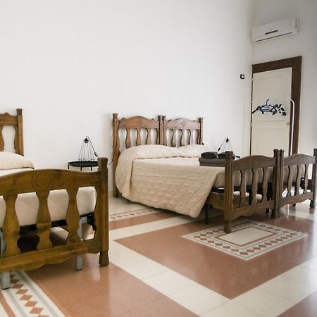 Palazzo Italia Apartments Бари Екстериор снимка