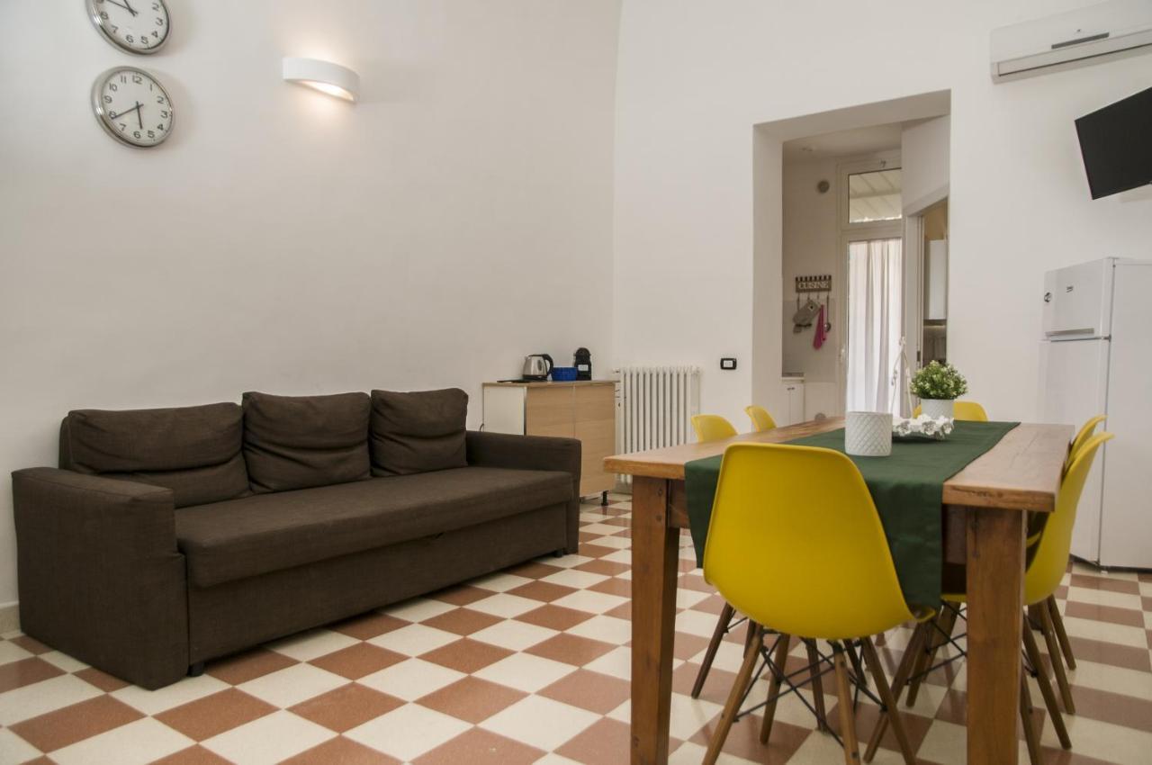 Palazzo Italia Apartments Бари Екстериор снимка