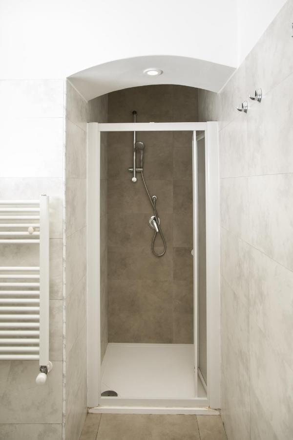 Palazzo Italia Apartments Бари Екстериор снимка