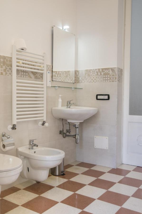 Palazzo Italia Apartments Бари Екстериор снимка