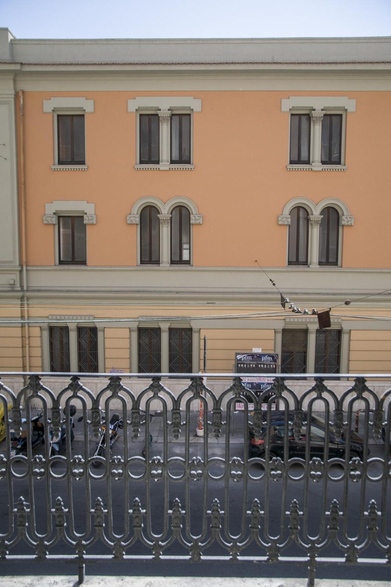 Palazzo Italia Apartments Бари Екстериор снимка